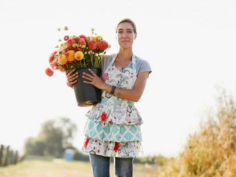 Bucket Of Flowers, Growing Tulips, Growing Sweet Peas, Gardening Guide, Planting Tulips, Succession Planting, Growing Dahlias, Flower Farmer, Cut Flower Garden