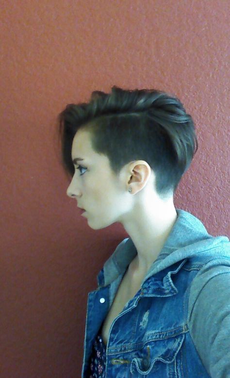 Got an undercut pixie!! I looove it! Funky Pixie Cut, Blonde Hair Summer, Hairstyle Pixie, Pixie Undercut, 2024 Hair Color, Androgynous Hair, Hair Color For Brunettes, Color For Brunettes, Strawberry Blonde Hair