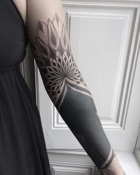 Creative Black Out Tattoo, Feminine Blackout Tattoo, Blackout Sleeve Tattoos For Women, Blackout Mandala Tattoo, Blackout Geometric Tattoo, Blackout Tattoo Women, Blackout Arm Tattoo, Black Cover Up Tattoos For Women, Blackwork Cover Up Tattoo