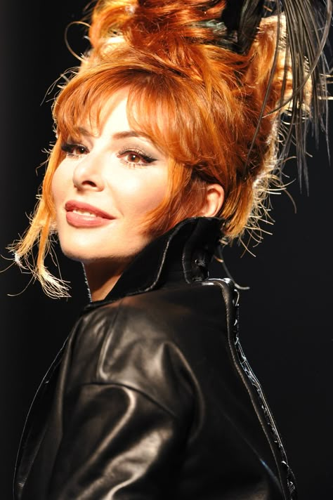 Mylene Farmer, Pin Up Hair, Beautiful Women Over 40, Female Singers, Secret Obsession, Jean Paul Gaultier, Punk Fashion, Redheads, Red Hair