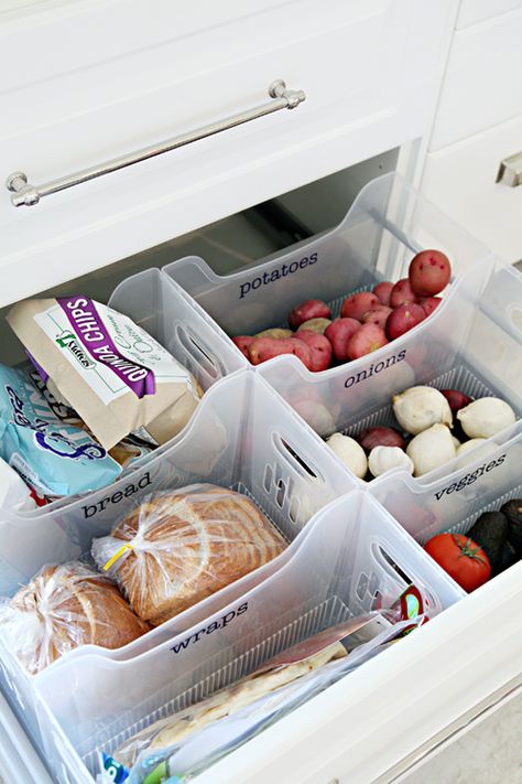 17 Clever & Practical Storage Ideas for Your Kitchen Pantry Drawers, House Organization, Organized Kitchen, Kitchen Drawer Organization, Kitchen Drawer, Simple Budget, Smart Kitchen, Organize Drawers, Kitchen Decorating