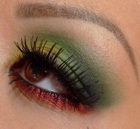 Rasta Eye makeup Eyeliner Designs, Beauty And Makeup, Lip Hair, Foto Art, Kiss Makeup, Girly Stuff, Green And Red, Love Makeup, Party Makeup