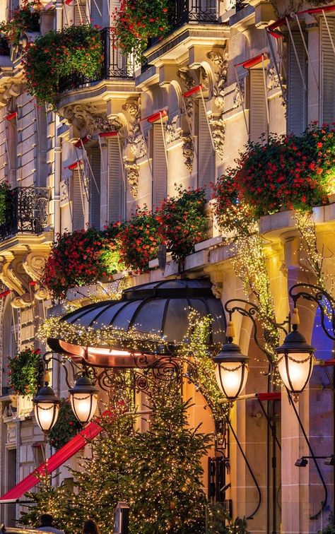 Christmas atmosphere in Paris Hotel Plaza Athenee Paris, Hotel Plaza Athenee, Plaza Athenee Paris, Plaza Athenee, Christmas Atmosphere, Paris Aesthetic, Provence France, Noel Christmas, Paris France