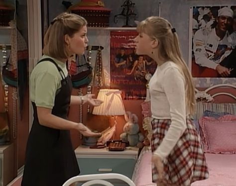 Becky From Full House, Full House Outfits, Fuller House Dj, Becky Full House, Full House Tv Show, 90s Television, Stephanie Tanner, Dj Tanner, Clueless Fashion