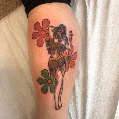 Hippie Girl Tattoos, 60s Tattoo, Tattoo Peito, Pinup Tattoo, Thigh Tat, Pin Up Girl Tattoo, Black Claws, Chloe Brown, Mod Girl