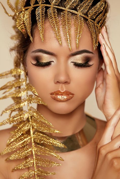 Greek Goddess Makeup, Greek Makeup, Golden Makeup, Goddess Makeup, Make Up Gold, Gold Makeup Looks, Goddess Costume, Gold Makeup, Hair Shows