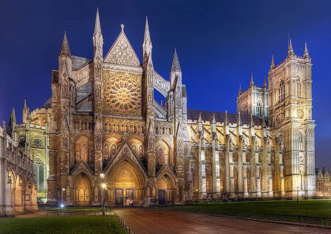 Westminster Abbey at night, and during the day, needs to be captured by my camera! Westminster Abbey London, London Tourist, Famous Castles, London Landmarks, Church Of England, Trafalgar Square, England And Scotland, Zadar, Westminster Abbey