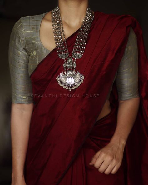 Sevanthi- The Design House on Instagram: “Saree: "Miraculous Maroon" Fabric: Silk cotton Jewels: @tiny_trinkels In frame: @apoorvaanarayanan Dm for orders 🌸 The saree worn by…” Draping Saree, Saree Pic, Sleeveless Blouse Designs, Indian Ethnic Fashion, Keep Me Stylish, Maroon Fabric, Cotton Saree Blouse Designs, Cotton Saree Blouse, Simple Saree Designs