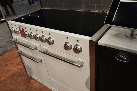 Aga’s Mercury Oven Will Have a 48-Inch Induction Cooktop | Digital Trends Modern Bedroom Design Luxury, Wolf Stove, Outdoor Grill Island, Bedroom Design Luxury, Grill Island, Induction Range, Kitchen Island Bar, Stoves Range, Kitchen Stove