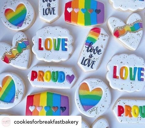 @theemeraldedgecookiecutterco on Instagram: “One of my most favourite sets to date. Sarah is such a talented and badass human! Everything about these are 🔥Love is Love 🌈💚💚Posted…” Wedding Cookies Decorated, Summer Sugar Cookies, Chocolate Cookie Bars, Engagement Cookies, Valentines Baking, Cookie Business, Rainbow Cookies, Kinds Of Cookies, Summer Cookies