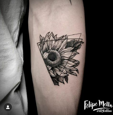 Black And Grey Sunflower Tattoo, Gothic Tattoos, Sunflower Tattoo Shoulder, Flower Tattoo Ideas, Flowers For Men, Daisy Tattoo, Pieces Tattoo, Tattoos For Black Skin, Sunflower Tattoos