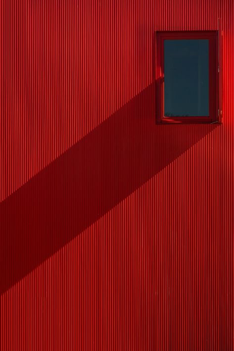 Red Architecture, Ombres Portées, Red Houses, Minimal Photography, Color Vibe, Red Wall, Minimalist Photography, Red House, Foto Art