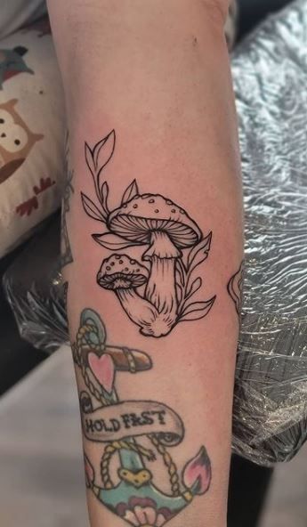 Groovy Mushroom, 15 Aesthetic, Mushroom Tattoo, Autumn Tattoo, Tattoo Me, Aesthetic Tattoos, Mushroom Tattoos, Tattoos Geometric, Aesthetic Tattoo