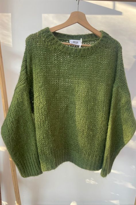 Big Green Sweater Outfit, Green Crochet Jumper, Fall Jumper Outfit, Knit Jumper Outfit, Green Jumper Outfit, Baggy Jumpers, Clothes Green, Autumn Jumpers, Green Jumper