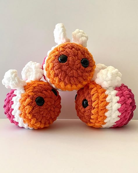 Lesbian Pride Crochet, Easy Pride Crafts, Lesbian Crochet Patterns, Lesbian Crafts, Pride Crochet, Crochet Fairy, Easy Crochet Animals, Crochet Design Pattern, Happy Things