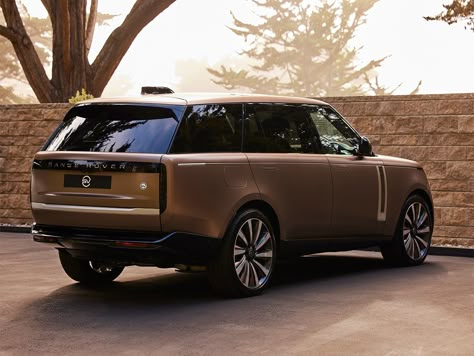 Range Rover Sv, The New Range Rover, Range Rover Black, Range Rover Car, Luxury Cars Range Rover, Jaguar Land Rover, Kid Friendly Travel Destinations, Most Expensive Car, Kid Friendly Trips