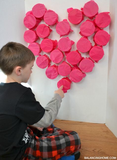 VALENTINE-CLASSROOM-ACTIVITY-HEARTBREAKER Essay Hacks, Classroom Party Games, Valentines Class Party, Valentine's Day Party Games, Valentine Party Game, Kindergarten Valentines, Valentines Bricolage, College Cheer, Valentinstag Party