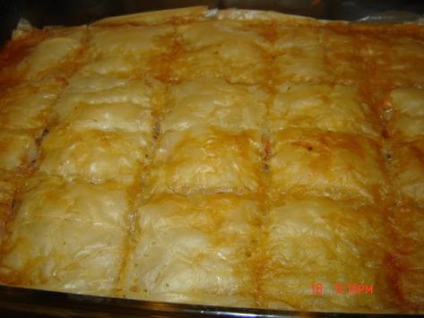 Egyptian Goulash, Filo Pastry Pie, Recipes With Cheese, Phyllo Pastry, Main Entrees, Goulash Recipes, Filo Pastry, Egyptian Food, Pastry Pie