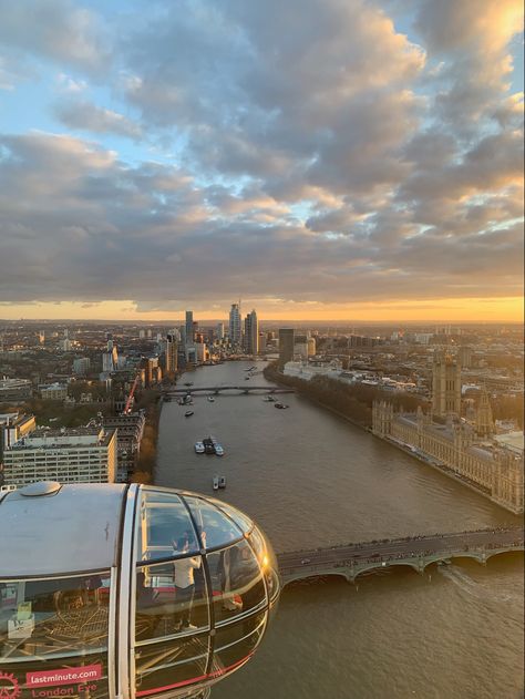 London Eye Picture Ideas, London Eye Photo Ideas, Summer In London Aesthetic, Jax And Elena, London Eye Aesthetic, London Boy Aesthetic, London Moodboard, Dirty Air Series, London Pics