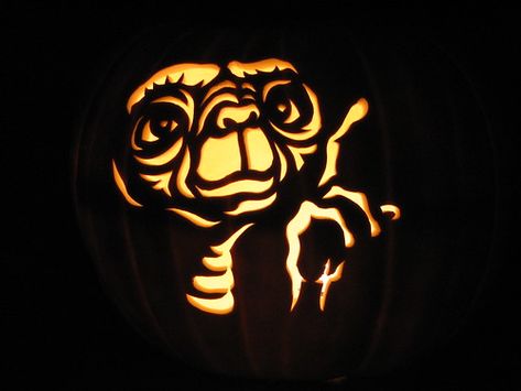 ET | Now on facebook: facebook.com/pumpkinwayne | PumpkinWayne | Flickr Halloween Pumkin Ideas, Pumpkin Creations, Castle Pumpkin, Disney Pumpkin Painting, Halloween Pumpkin Stencils, Pumpkin Cravings, Fruit Sculptures, Alien Halloween, Halloween Pumpkin Carving Stencils