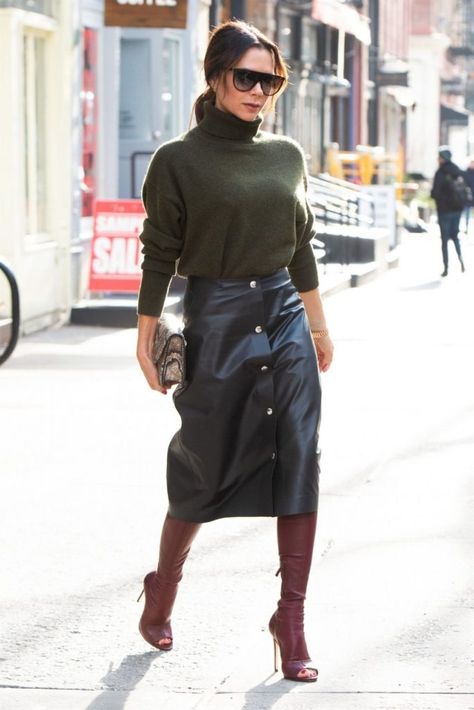 Learn How to Dress Like Victoria Beckham | MiKADO Pencil Skirt Boots, Style Inspiration Work, Best Dressed Women, Earth Tone Outfits, Beckham Style, Skirt Boots, Victoria Beckham Outfits, Victoria Beckham Dress, Victoria Beckham Style