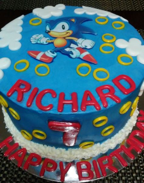 Sonic The Hedgehog Cake Buttercream, Super Sonic Cake, Yellow Sponge Cake, Super Sonic The Hedgehog, Creative Cake Designs, Frosting Fondant, Sonic The Hedgehog Cake, Cake Yellow, Sonic Cake