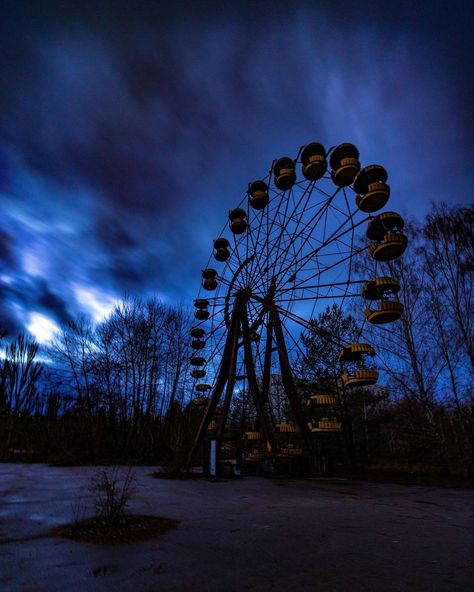 I am the Z☢️ne, Chernobyl Zone on Instagram: “The legendary Ferris Wheel in Pripyat. One of the last pre-war photos of this place. Eh... #pripyat #chernobyl #chernobylhbo…” Chernobyl Aesthetic, Pripyat Chernobyl, Europe Vibes, Apocalypse Aesthetic, Red Tree, Nuclear Power, Chernobyl, Urban Exploration, Dark Places