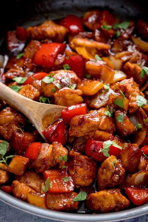 Quorn Chicken Pieces Recipes, Chicken Breast Stir Fry, Pineapple Chicken Recipes, Wok Recipes, Grill Ideas, Pineapple Chunks, Sweet Sour Chicken, Pineapple Recipes, Chicken Pieces