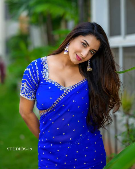 Vishnu Priya, Bollywood Glamour, Bengali Bridal Makeup, Desi Models, Glamour Beauty, Beautiful Photoshoot, Bigg Boss, Bollywood Girls