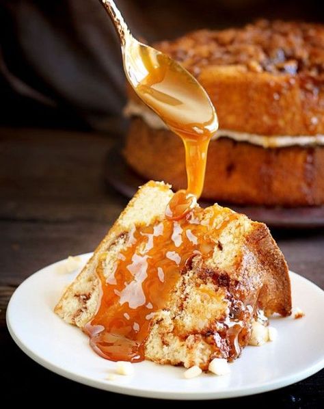 Caramel Apple Cinnamon Cake! My secret method is what makes this cake amazing! Cake With Caramel Sauce, Cinnamon Cake Recipes, Fall Desserts Apple, Apple Cinnamon Cake, Cake With Caramel, Caramel Apple Cake, I Am Baker, Cinnamon Cake, Gateaux Cake