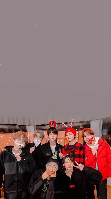 ⁷ on Twitter: "… " Bangtan Wallpapers, Bts Christmas, Bts Group Picture, Bts Backgrounds, Bts Ot7, Army Wallpaper, Baby Cat, Movie Soundtracks, Mp3 Music