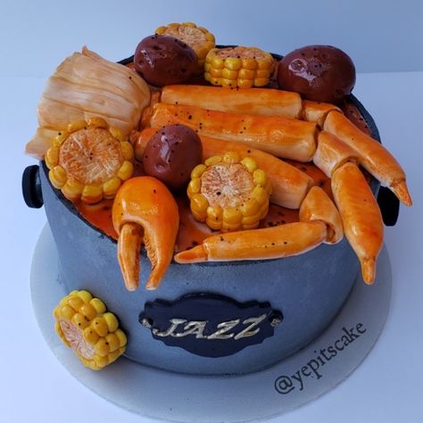 Crab Birthday Cake, Crab Dinner Recipes, Crab Birthday Cakes, Seafood Dessert, Seafood Cake, Crab Dips, Crab Appetizers, Cakes That Look Like Food, Bing Cake