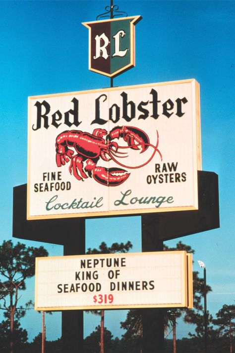 14 Things You Need to Know Before You Take Mom To Eat At Red LobsterDelish Lobster Menu, Red Lobster Restaurant, Restaurant Tips, Lobster Restaurant, Lobster Design, Cheddar Bay Biscuits, Lobster Bisque, Clam Bake, Lobster Tails