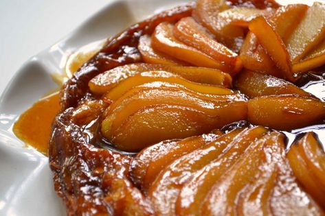 Pear Tarte, Pear Tarte Tatin, Pear Dessert Recipes, Tarte Tartin, Tarte Tatin Recipe, Pear Dessert, Pear Tart, Pear Recipes, British Bake Off