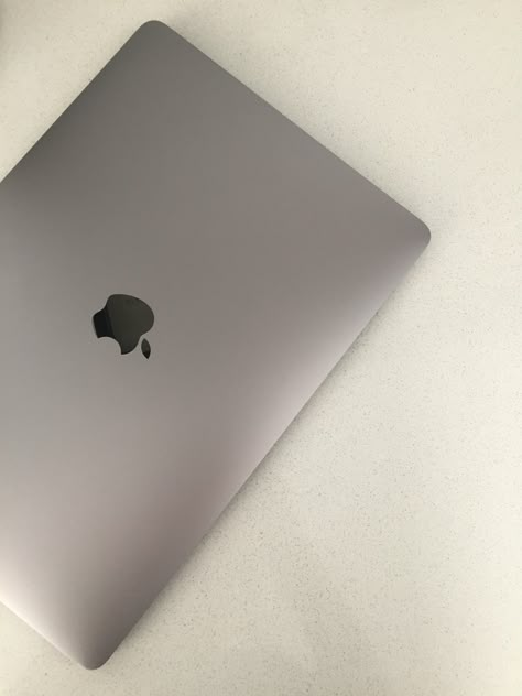 Macbook Pro Tips, Study Mood, Apple Computers, Dump Ideas, Emoji Combinations, Apple Computer, Flat Lay Photography, Be Present, City Aesthetic