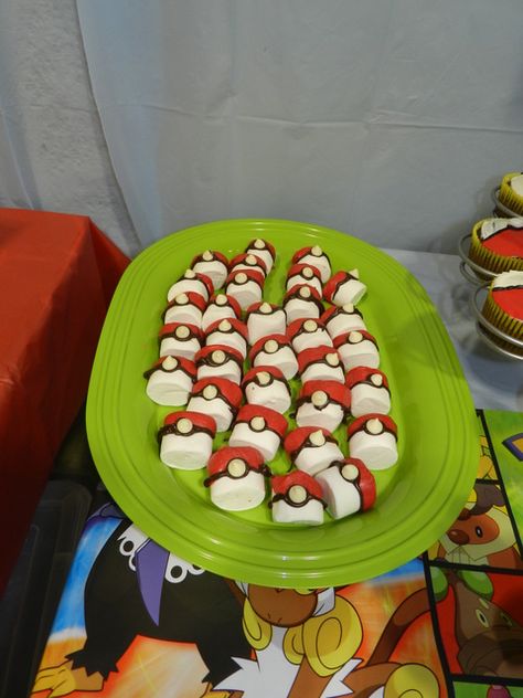 Lenna's Pokemon Birthday Party Pokemon Birthday Treats, Birthday Marshmallows, Pokemon Treats, Marshmallow Dipped, Bolo Pikachu, Pokemon Birthday Party Ideas, Pokemon Themed Party, Pokémon Birthday, Pokémon Party