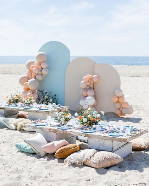 Ｂｅｉｊｏｓ (@beijosevents) posted on Instagram: “I’m so excited to share this sunny 10th birthday party at the beach! First of all, it was February and the perfect beach day - ☀️lucky us!…” • Apr 21, 2022 at 2:09pm UTC First Birthday At The Beach, Birthday Party On The Beach, Beach Gender Reveal, Birthday At The Beach, Beach Picnic Party, Party At The Beach, Party On The Beach, Surfer Baby, Perfect Beach Day