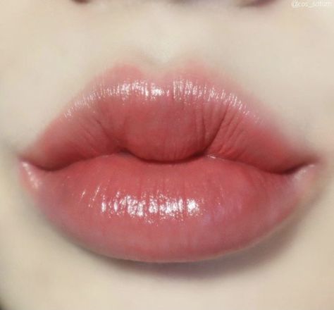 Sharp Cupids Bow Lips, Cupids Bow Lips, Mouth Anatomy, Pretty Lips, Heart Shaped Lips, Cupids Bow, Juicy Lips, Pink Car, Korean Makeup