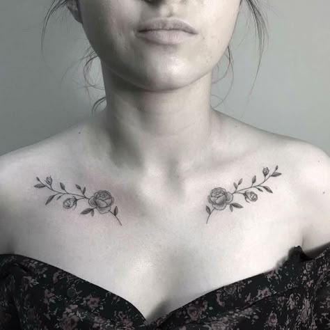 white-background-small-roses-under-colarbones-chest-tattoos-for-women-black-top Lock Tattoo, Clavicle Tattoo, Symmetrical Tattoo, Bone Tattoos, Tattoo Trend, Tattoo Zeichnungen, Cool Chest Tattoos, Hawaiian Tattoo, Chest Tattoos For Women