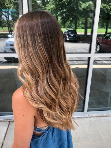 Beachy Brown Hair Balayage, Brown Hair With Highlights Beachy, Summer Beach Hair Color, Honey Boliage Hair, Californian Hair Highlights, Honey Balyage Long Hair Brunettes, Light Brown Beach Hair, Golden Blonde Bayalage On Brown Hair, Beachy Blonde Hair Balayage Summer