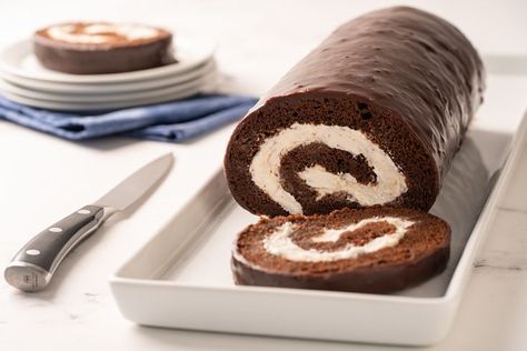 This Cake Is Basically a Super-sized Ho Ho Ho Ho Cake, French Pastries Shop, Swiss Cake, Sweet Whipped Cream, Nursing Cake, Chocolate Babka, Cake Roll Recipes, Chocolate Roll, Homemade Bagels