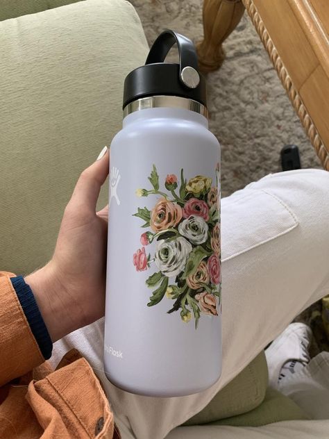 School Water Bottles, Aesthetic Indie, Cottagecore Aesthetic, Hydro Flask, Bottle Art, Floral Painting, Floral Motif, Colorful Art, Flask