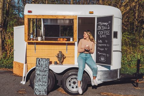 Read our inspiring blogs to learn about how YOU can launch your own mobile business in our customizable horse trailers from Campfire Trailers + Campers. Mobile Coffee Bar Ideas, Caffe Ideas, Lemonade Trailer, Drink Trailer, Cafe Cart, Flower Trailer, Plant Truck, Mobile Coffee Bar, Coffee Camper