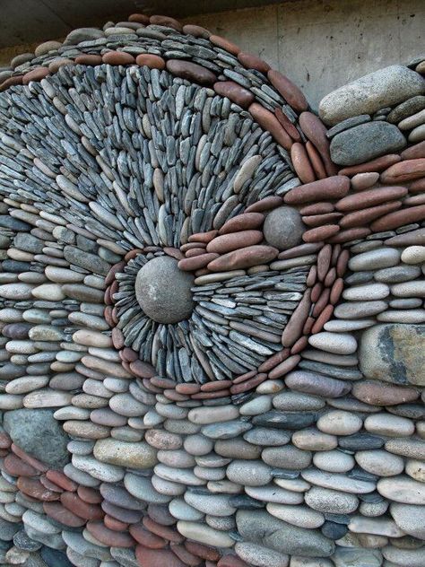 Rock Spiral Caillou Roche, Stone Wall Art, Rock Sculpture, Art Pierre, Creation Photo, Rock Fireplaces, Mosaic Murals, Pebble Mosaic, Rock Wall