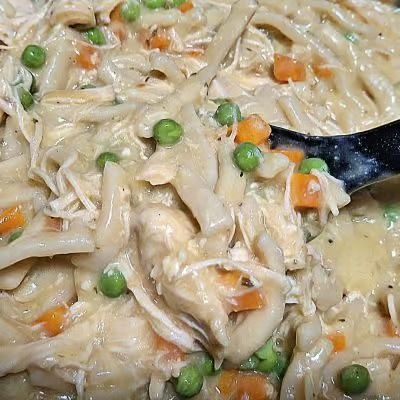 Low Sodium Chicken & Noodles (Slow-Cooker) - The Everyday Kidney Cook Salmon Stew Recipe, Low Sodium Fast Food, Heart Healthy Diet Recipes, Easy Low Sodium Recipes, Low Sodium Soup, Kidney Friendly Diet, Low Salt Recipes, Chicken Tacos Crockpot, Chicken Noodles