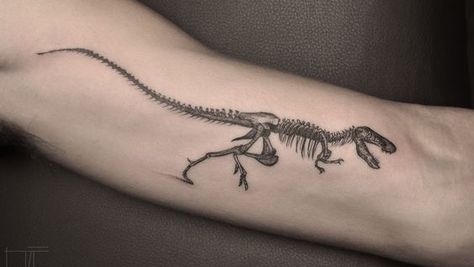 Fossil Tattoo, T Rex Tattoo, Dinosaur Tattoo, Dinosaur Tattoos, Skeleton Tattoos, Geniale Tattoos, A Dinosaur, Unique Tattoo, Piercing Tattoo