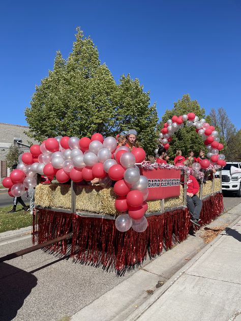 Baseball Float Ideas Parade, Hoco Floats, Christmas Parade Float Ideas, Homecoming Floats, Christmas Parade Floats, Parade Float Ideas, Red Hoco, Parade Float, Christmas Parade