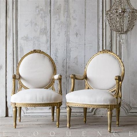 French Style Interior Design, French Style Interior, French Country Furniture, French Living, Unique Sofas, French Style Furniture, Classic Home Decor, French Chairs, Salon Furniture