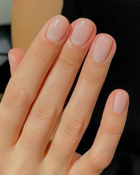 Grow Nails Faster, Natural Nails Manicure, Nail Serum, Toe Nail Color, How To Grow Nails, Nail Growth, Neutral Nails, Makati, Chic Nails