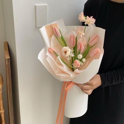 Instagram Flower Bouquet Diy, Flower Box Gift, Boquette Flowers, Flower Business, Tulip Bouquet, Flowers Bouquet Gift, Nothing But Flowers, How To Wrap Flowers, Flower Packaging